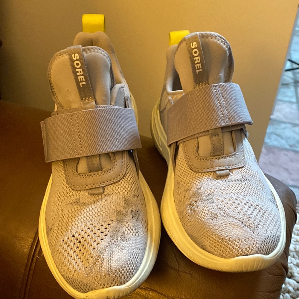 Sorel sneakers gently used